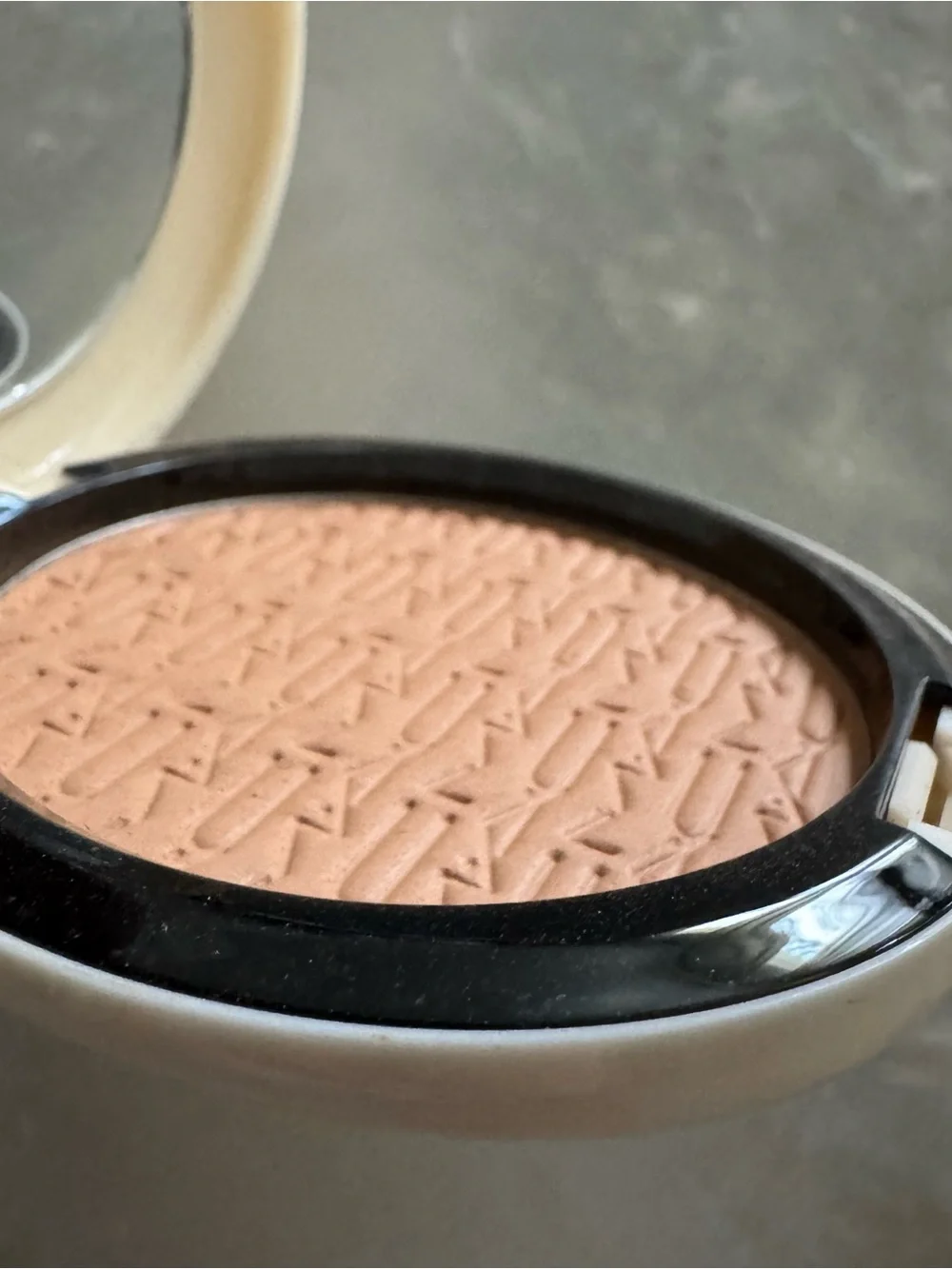 MAC Studio Careblend Pressed Gold Glow Lightly Powder
